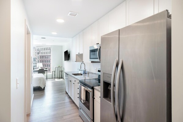 Refrigerador y comedor 