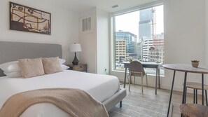 Schreibtisch, Bügeleisen/Bügelbrett, WLAN, Bettwäsche