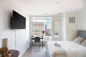 Bureau, fer et planche à repasser, Wi-Fi, draps fournis