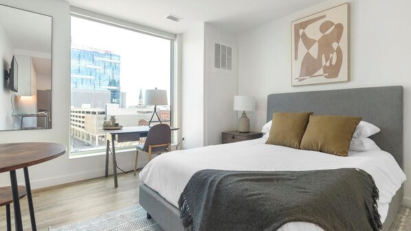 Desk, iron/ironing board, WiFi, bed sheets