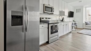 Kühlschrank, Esstisch