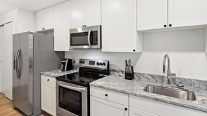 Kühlschrank, Esstisch