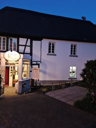 Gilbers Drachenfelsblick 36 im Domkapitel Hof  am Siebengebirge