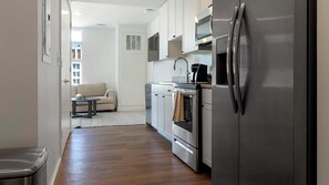 Kühlschrank, Esstisch