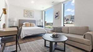 Schreibtisch, Bügeleisen/Bügelbrett, WLAN, Bettwäsche