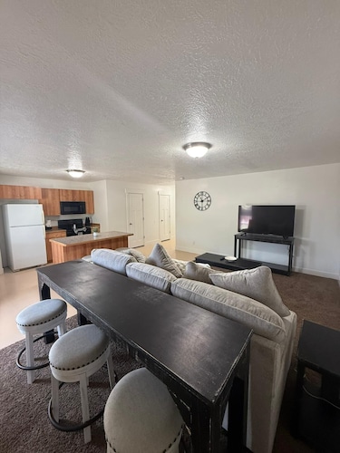 Spacious 3-Bed Townhome in Roosevelt, UT – Ideal for Outdoor Adventurers