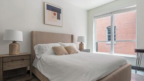 1 habitación, escritorio, tabla de planchar con plancha y wifi 