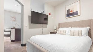 1 bedroom, desk, iron/ironing board, WiFi