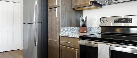 冷蔵庫、ダイニングテーブル