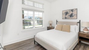 2 bedrooms, desk, iron/ironing board, WiFi