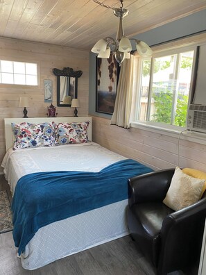 1 slaapkamer, een strijkplank/strijkijzer, gratis wifi, beddengoed