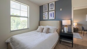 2 bedrooms, desk, iron/ironing board, WiFi
