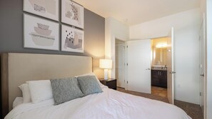 2 bedrooms, desk, iron/ironing board, WiFi