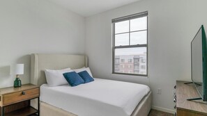 2 makuuhuonetta, työpöytä, silitysrauta/-lauta, Wi-Fi