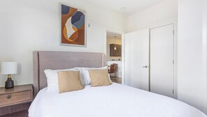 2 Schlafzimmer, Schreibtisch, Bügeleisen/Bügelbrett, WLAN