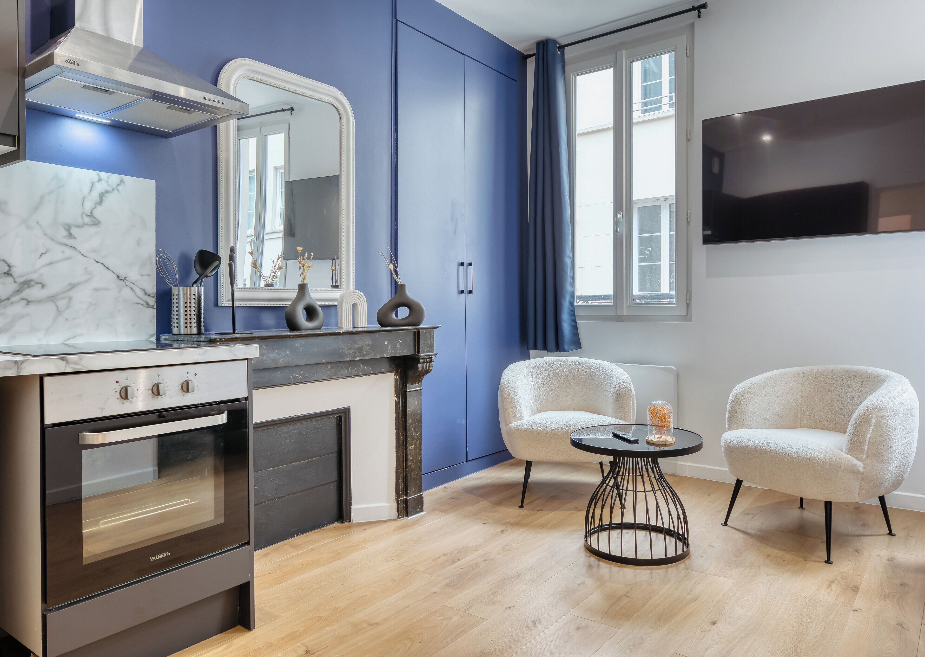 Fridge, microwave, oven, coffee/tea maker