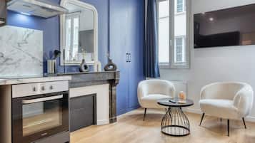 Fridge, microwave, oven, coffee/tea maker