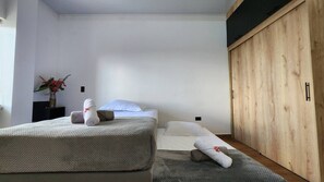 Iron/ironing board, internet, bed sheets