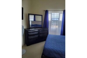 2 sovrum, strykjärn/strykbräda, wi-fi och sängkläder