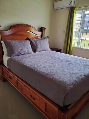 2 slaapkamers, een strijkplank/strijkijzer, wifi, beddengoed