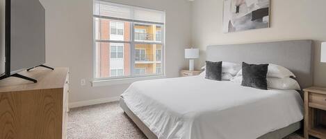 2 室のベッドルーム、デスク、アイロン / アイロン台、WiFi