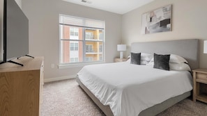 2 bedrooms, desk, iron/ironing board, WiFi