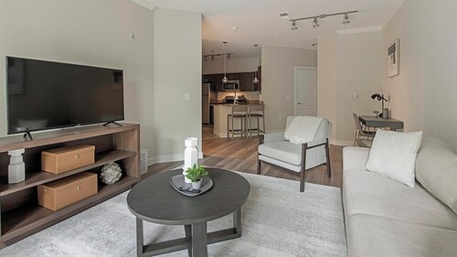 Landing | Stylish 1BD, Gym, Clubhouse