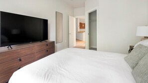 1 bedroom, desk, iron/ironing board, WiFi