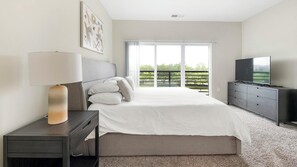 2 bedrooms, desk, iron/ironing board, WiFi