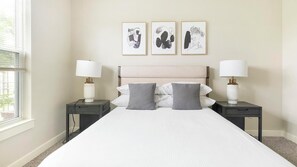 2 habitaciones, escritorio, tabla de planchar con plancha y wifi 