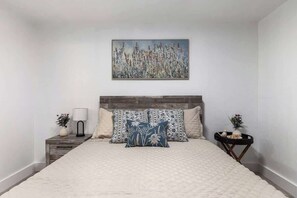 Iron/ironing board, WiFi, bed sheets