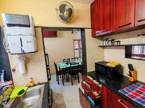 Microondas, horno y parrilla de estufa