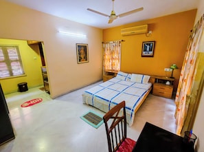 2 chambres, fer et planche à repasser, Wi-Fi gratuit, draps fournis