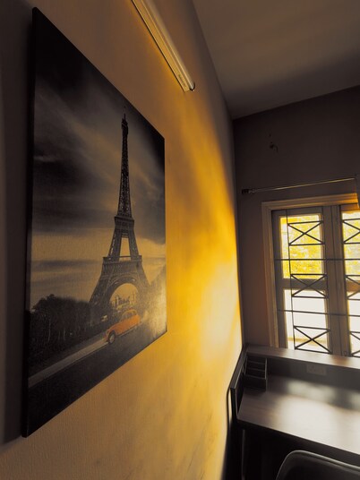 "Cozy Kolkata Getaway in Bhowanipore Near Victoria Memorial & Park Street"