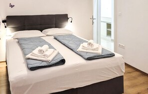 2 bedrooms, iron/ironing board, free WiFi