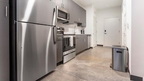 Kühlschrank, Esstisch