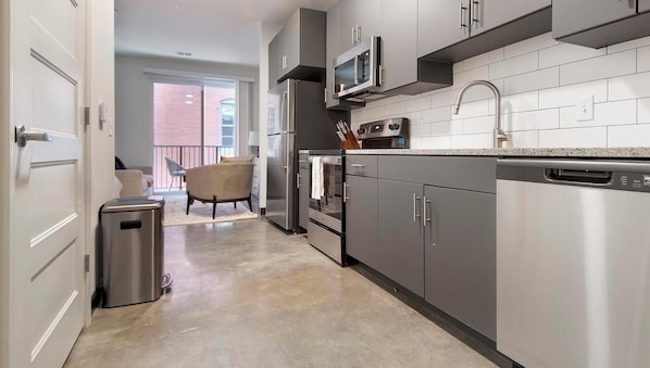 Kühlschrank, Esstisch