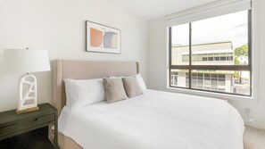 1 habitación, escritorio, tabla de planchar con plancha y wifi 