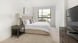 1 makuuhuone, työpöytä, silitysrauta/-lauta, Wi-Fi