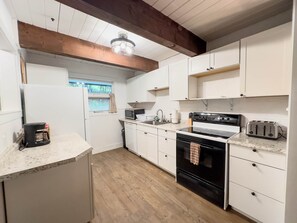 Frigorífic, microones, forn i placa de cuina 