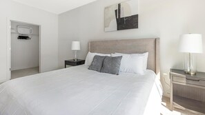 1 dormitori, escriptori, planxa i posts de planxar i wifi 