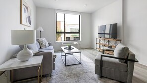 Smart TV - Landing | Modern 1BD, Courtyard, Gym (New York)