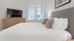 1 bedroom, desk, iron/ironing board, WiFi - Landing | Incredible 1BD, Game Room, Pool (Orlando)