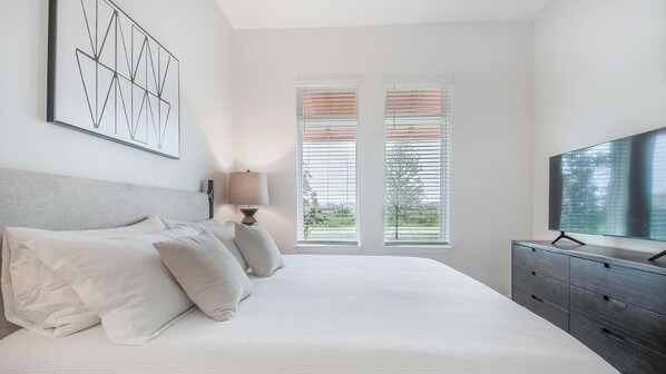 2 bedrooms, desk, iron/ironing board, WiFi