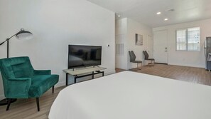 1 chambre, bureau, fer et planche à repasser, Wi-Fi