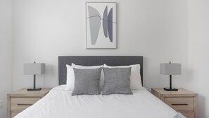 1 habitación, escritorio, tabla de planchar con plancha y wifi