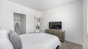 1 bedroom, desk, iron/ironing board, WiFi