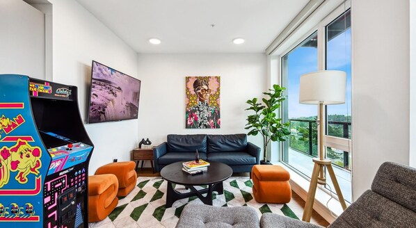 Smart TV - Landing | Incredible 1BD, Rooftop Lounge (Seattle)
