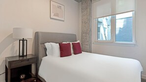 1 bedroom, desk, iron/ironing board, WiFi