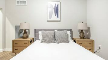 Desk, iron/ironing board, WiFi, bed sheets